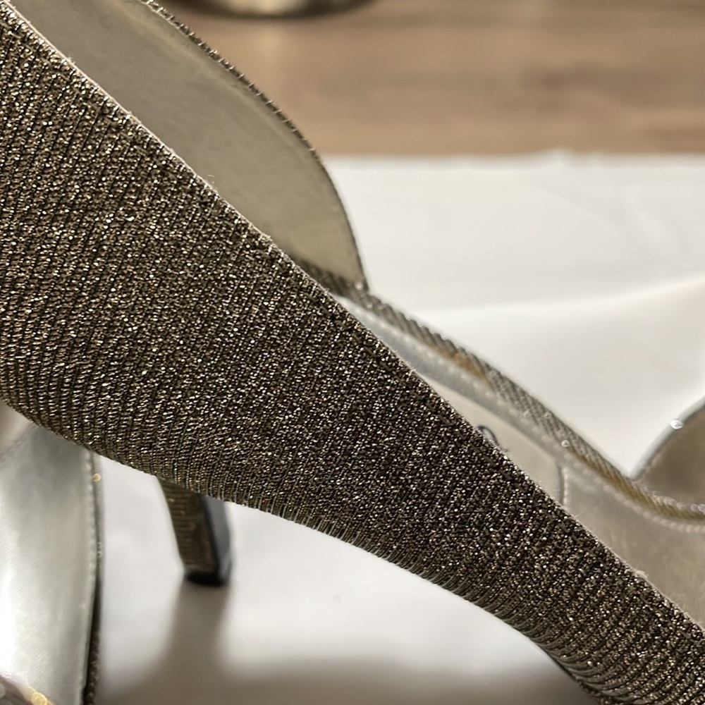 Nina Women's Carrie GM Shimmering Dress Pump, Platinum Gold, Size 7.5 M - Picture 5 of 9